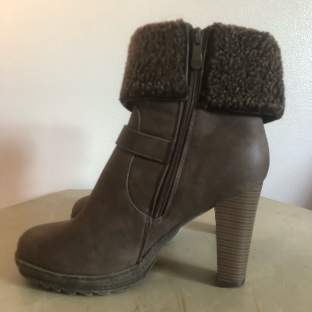 Faux fur trimmed, ankle boots NWOT - Picture 2 of 5